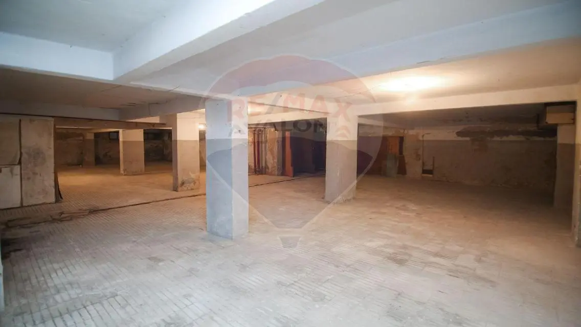 -600- Unique Property