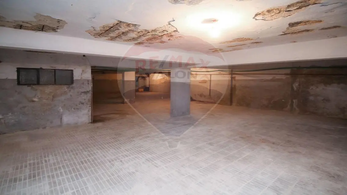 -600- Unique Property