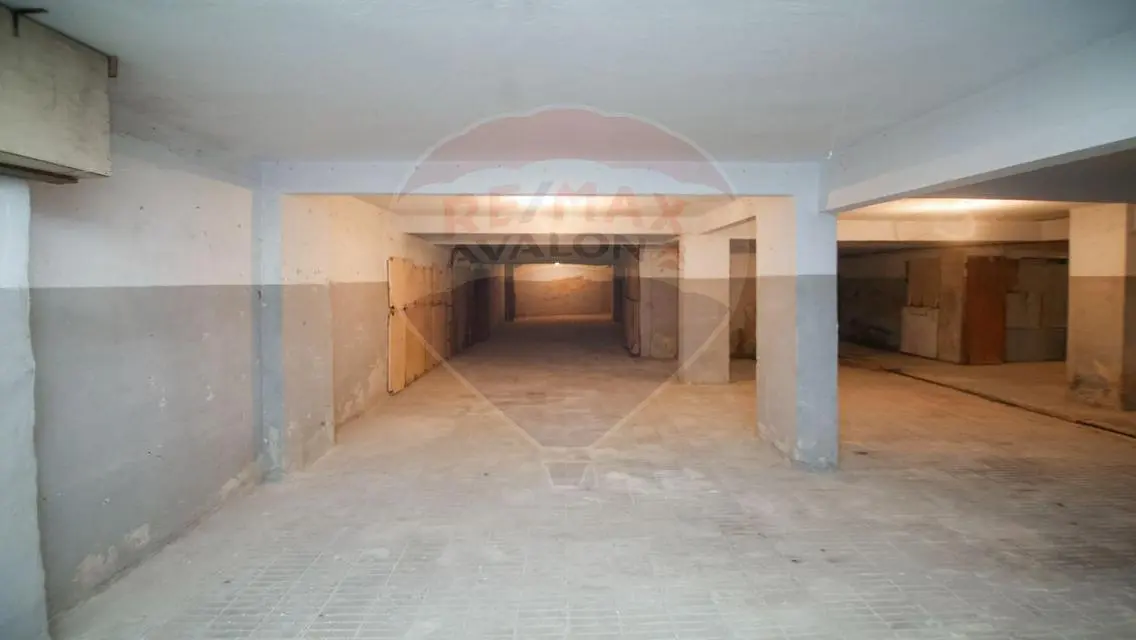 -600- Unique Property