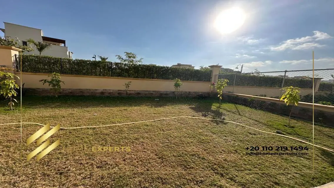 Twin House with garden for rent in Celesta Uptown