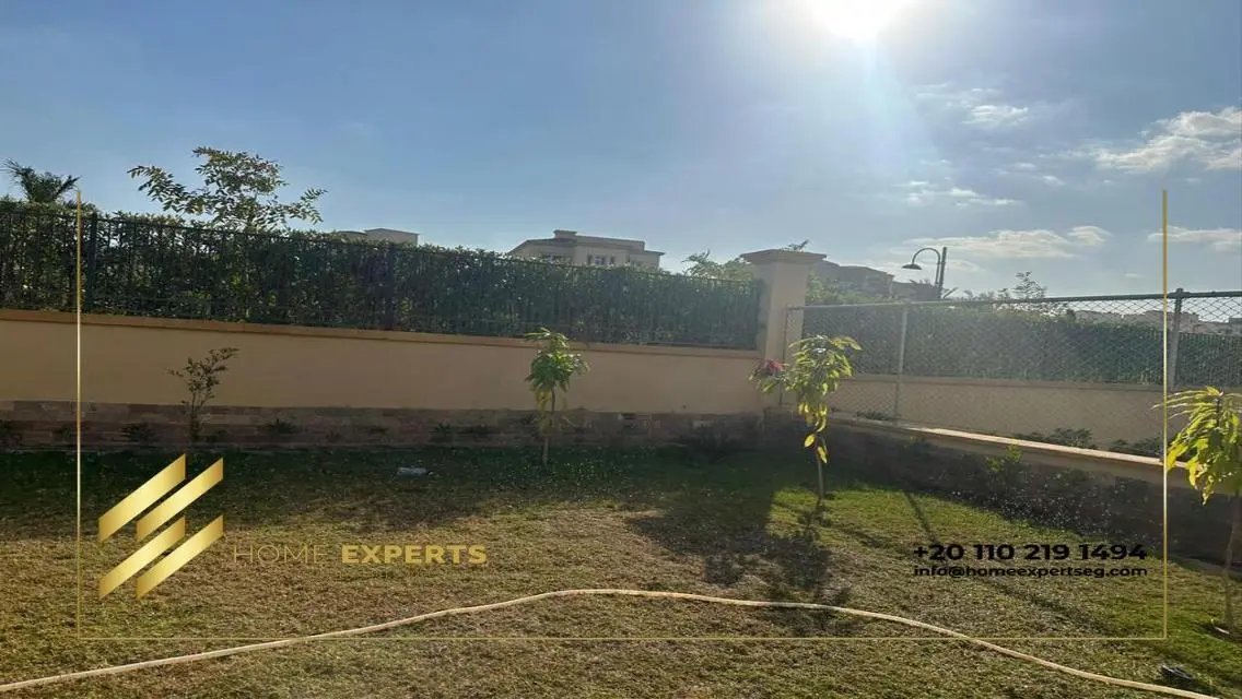 Twin House with garden for rent in Celesta Uptown