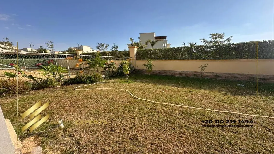 Twin House with garden for rent in Celesta Uptown