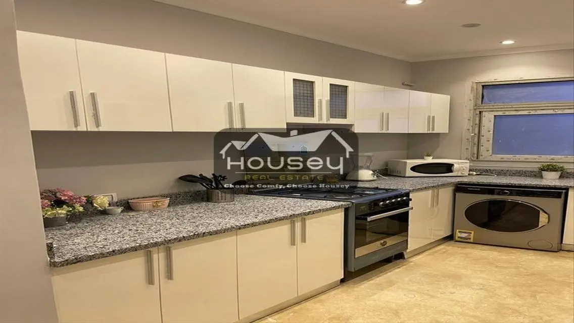 Studio Apt - immediate rent - Village Gate