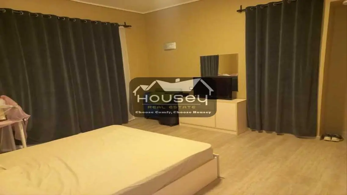 with Garden - Studio Apt - immediate rent - Village Gate