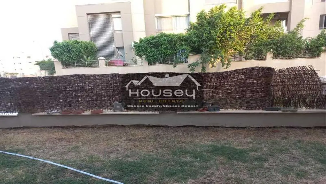 with Garden - Studio Apt - immediate rent - Village Gate