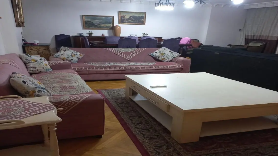 شقة مفروشة 3غرف نوم للسكن الراقي بالدقي