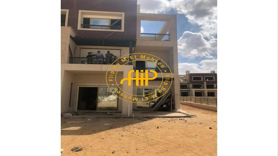 RW08 Twinhouse For Sale In Kingsrange 440M