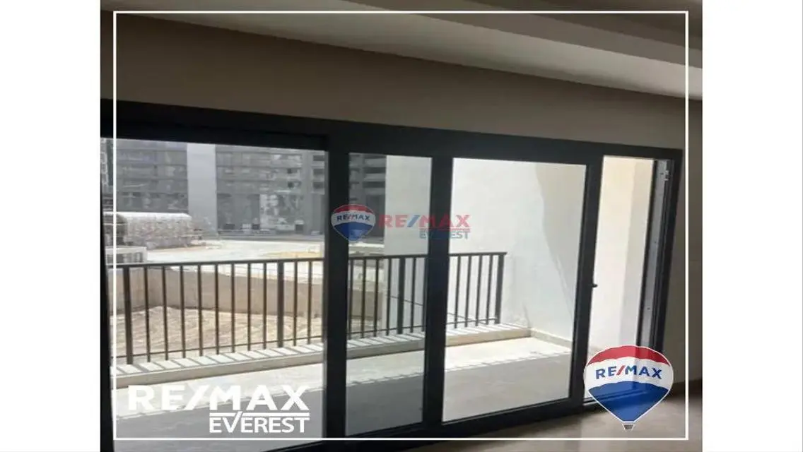 Apartment in a prime location and view -Zed Towers