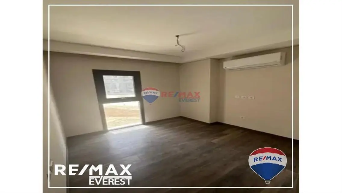 Apartment in a prime location and view -Zed Towers