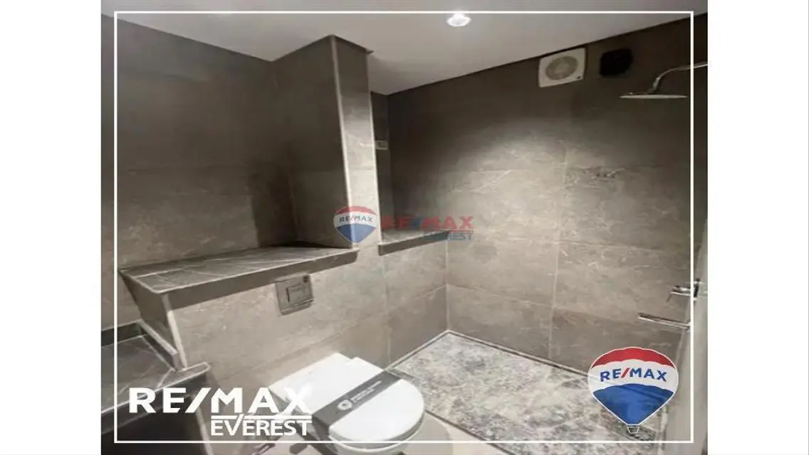Apartment in a prime location and view -Zed Towers