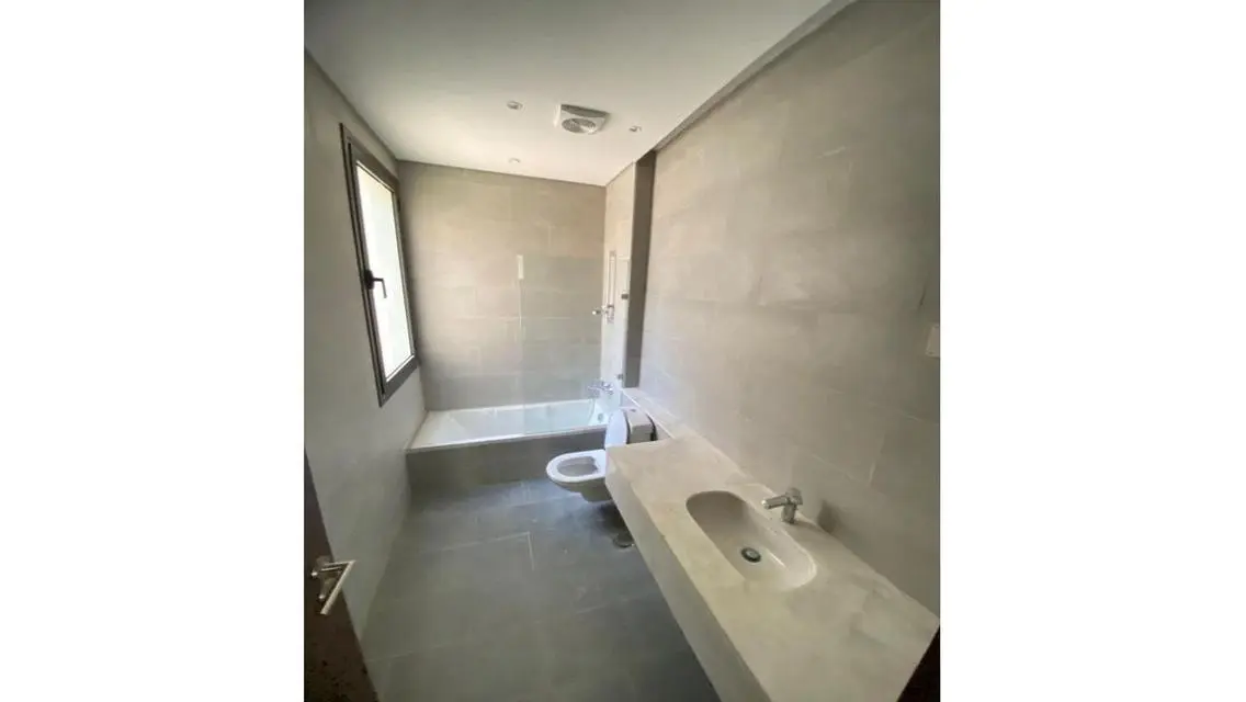 Luxurious Apartment with Maid's Room and Modern Amenities