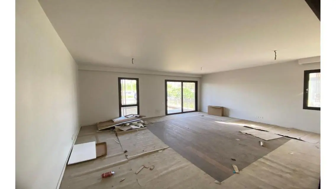 Luxurious Apartment with Maid's Room and Modern Amenities