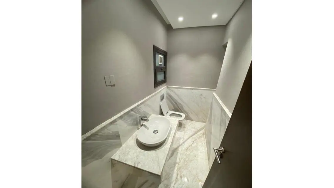Luxurious Apartment with Maid's Room and Modern Amenities