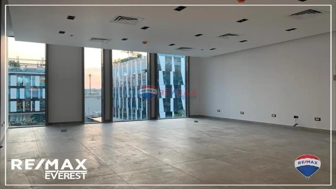 مكتب 63م للايجار في بارك ستريت - فيو البلازا