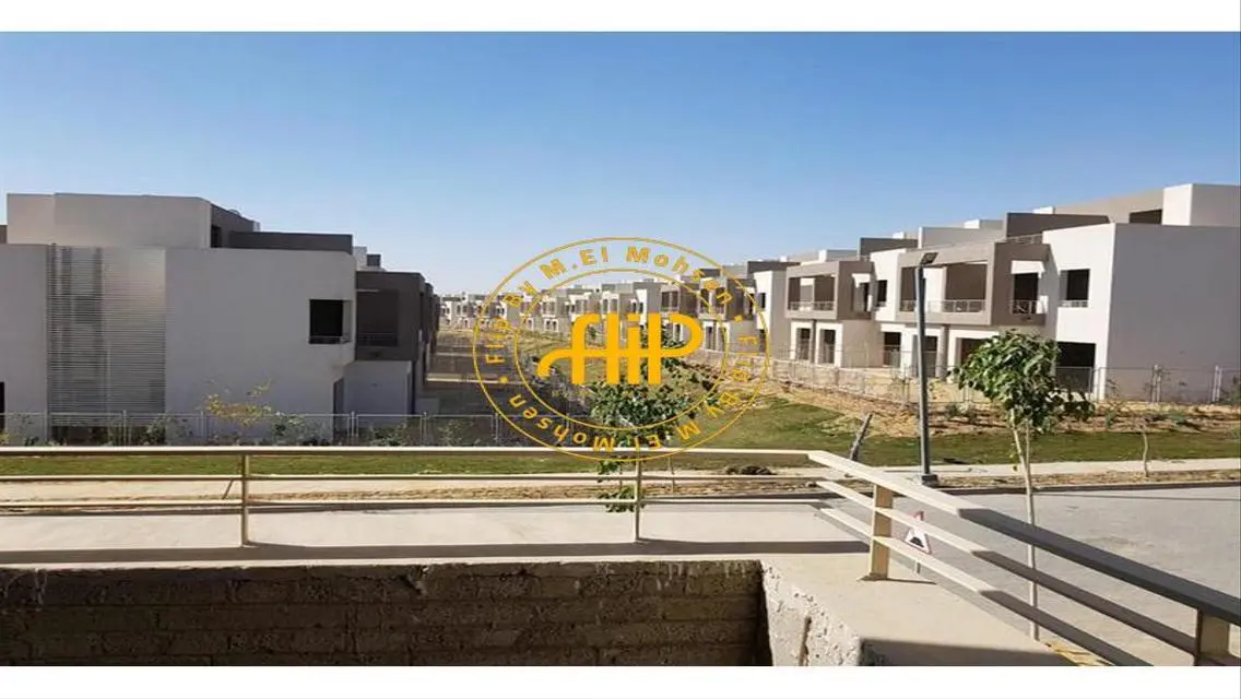 Townhouse Middle For Sale In WoodVille 228M