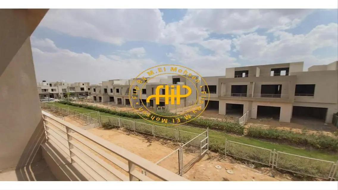 Townhouse Middle For Sale In WoodVille 228M