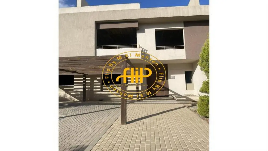 Townhouse Middle For Sale In WoodVille 228M