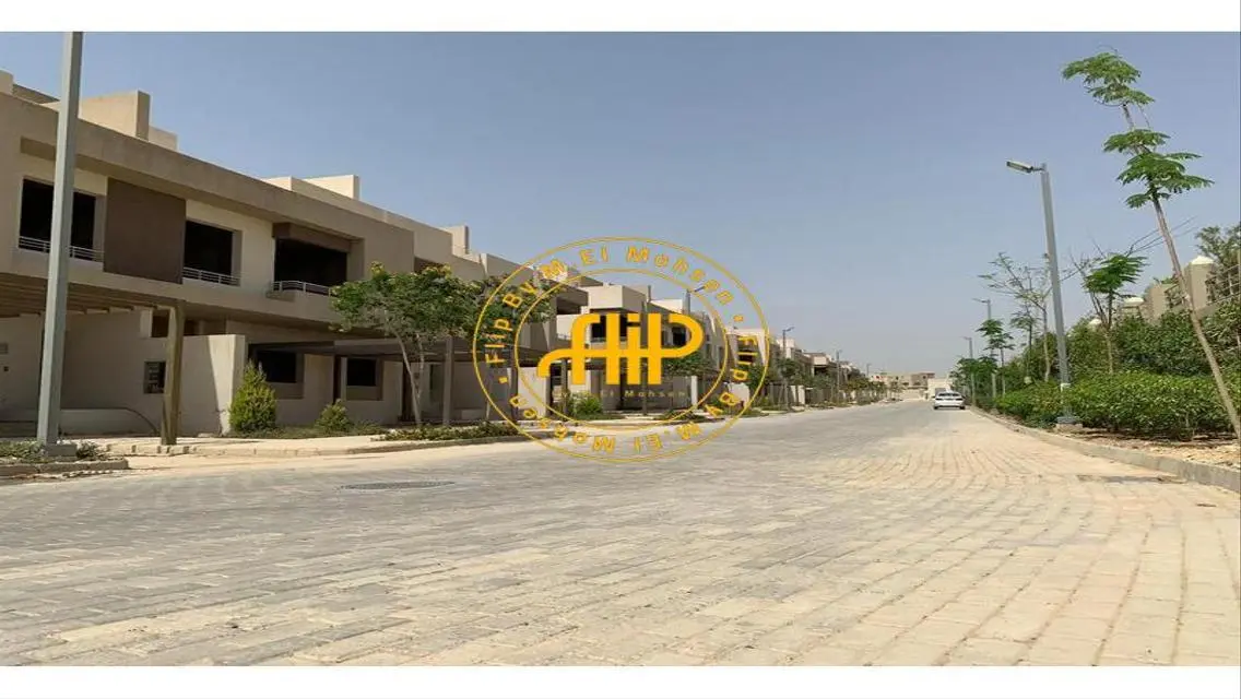 Townhouse Middle For Sale In WoodVille 228M