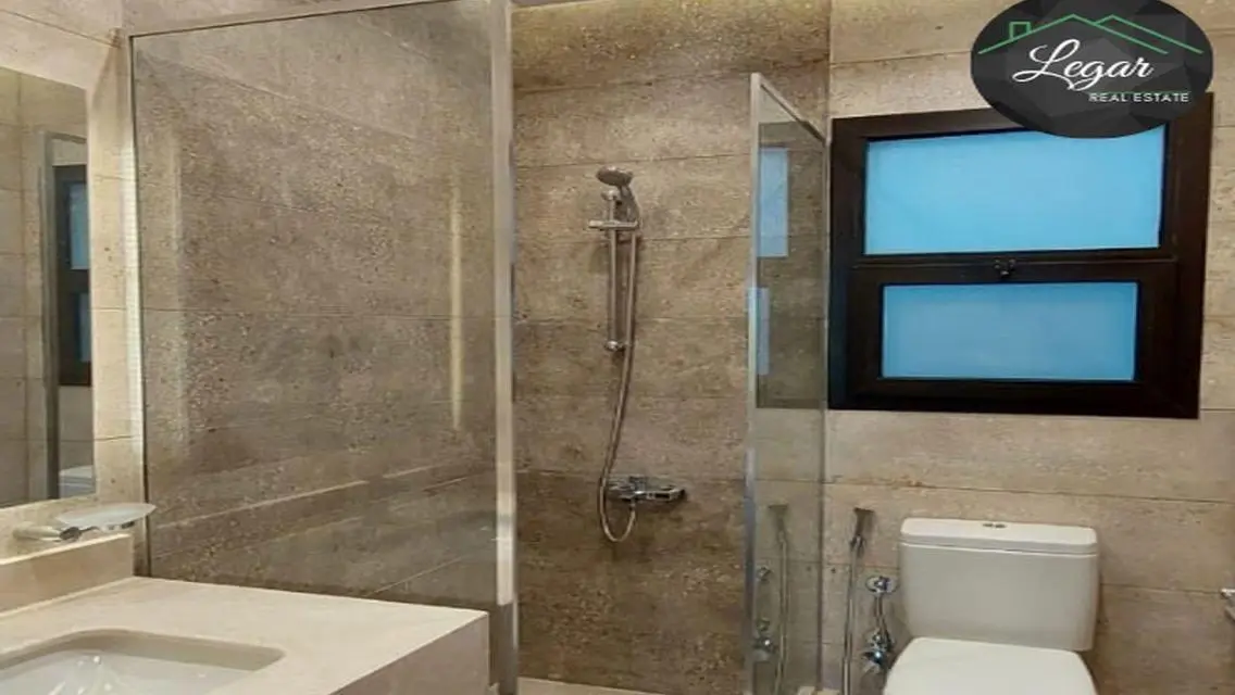 For sale in Westown, 2-bedroom apartment, 1/2 furn