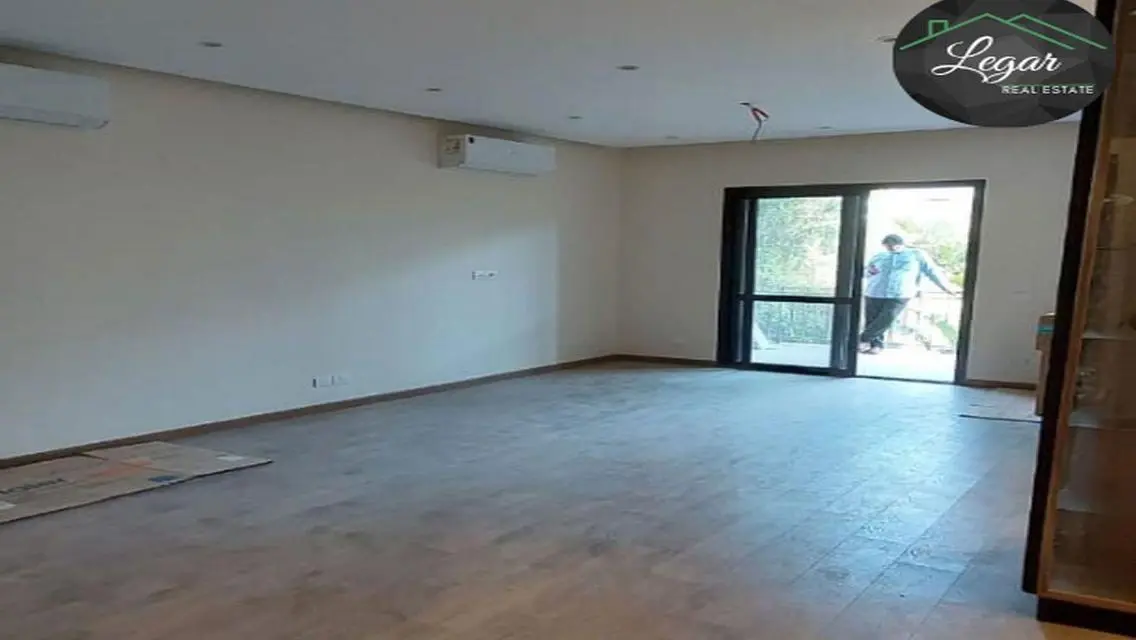 For sale in Westown, 2-bedroom apartment, 1/2 furn