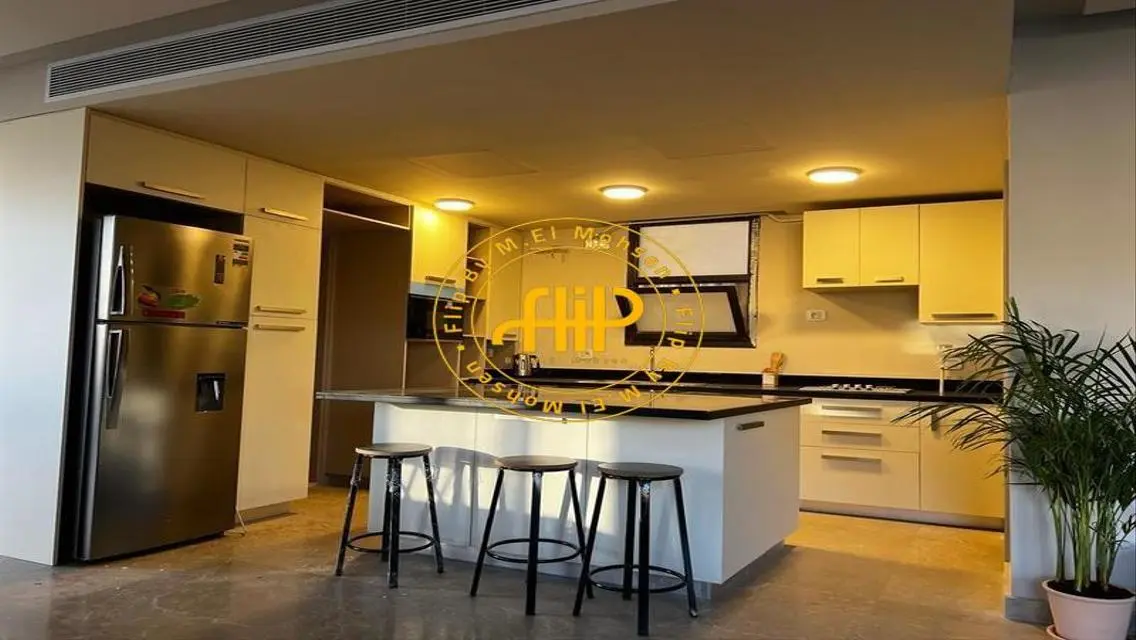Upper Duplex For Rent In Westown 270M