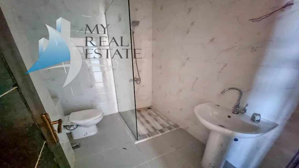 Front sea and pool view apartment in Juliana
