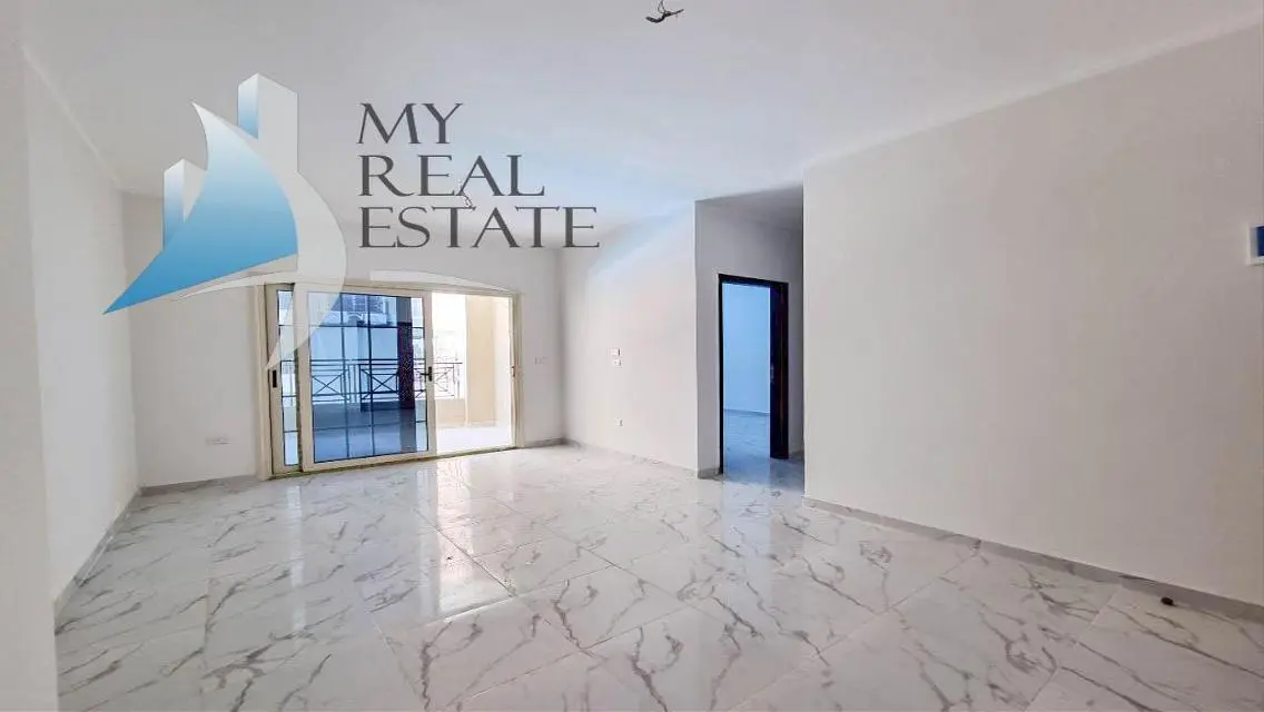 Front sea and pool view apartment in Juliana