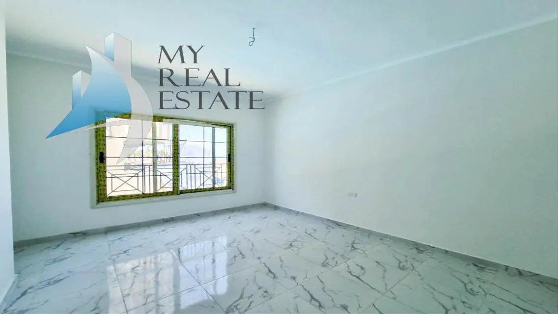 Front sea and pool view apartment in Juliana