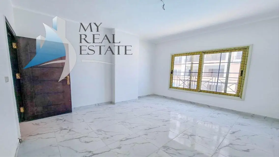 Front sea and pool view apartment in Juliana