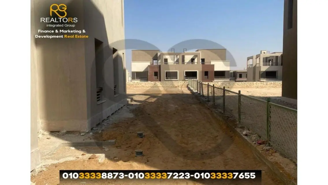 للبيع: فيلا305م  – توين هاوس العنوان: كمبوند – نيو