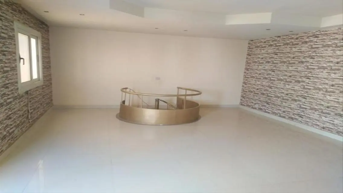 بينتهاوس للايجار في كمبوند بيفرلي الشيخ زايد  360م
