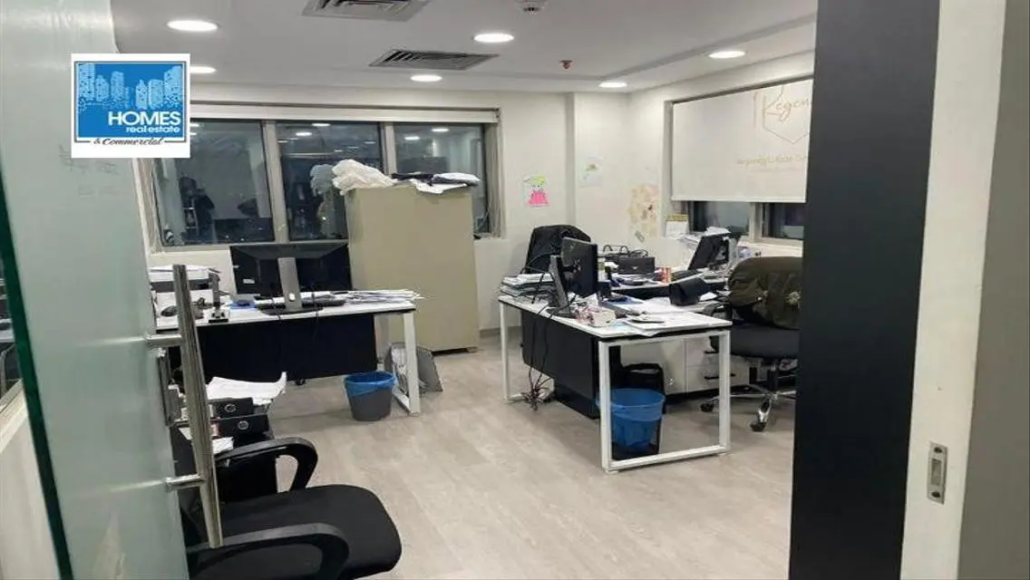 مقر اداري متشطب بالكامل 700م بمدخلين للشركات    .