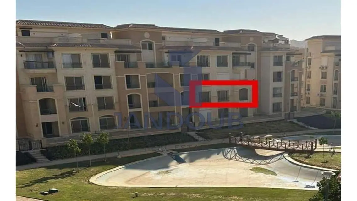 Luxury Apartment Overlooking Lakes