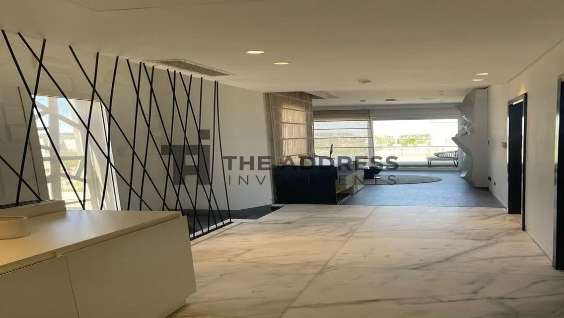 ڤيلا متشطبة 0% مقدم و 12سنه قسط فى the marq التجمع
