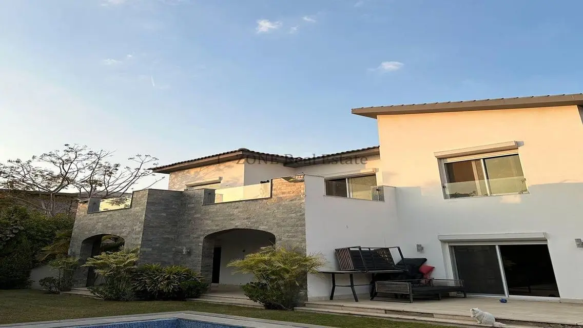 Standalone villa for rent in Swan Lake Compound,