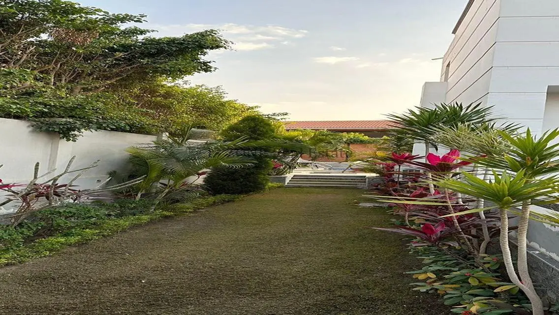 Standalone villa for rent in Swan Lake Compound,