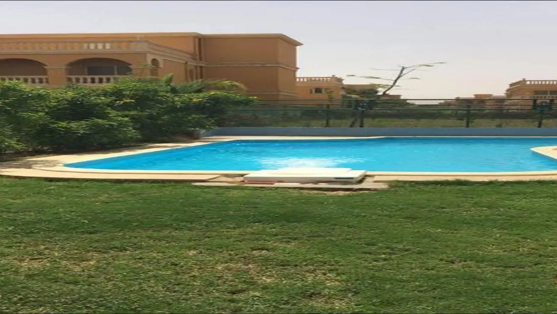 فيلا استلام فورى تشطيب سوبر لوكس بحمام سباحة