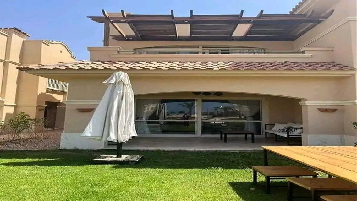 فيلا فاخرة في لافيستا 6 بسعر 15,900,000