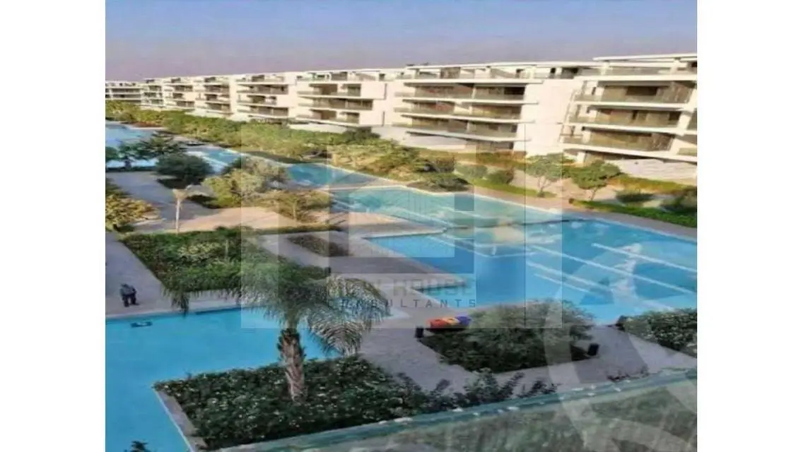 Luxury 143 sqm Apartment Overlooking Lakes