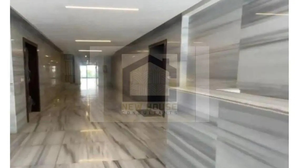 Luxury 143 sqm Apartment Overlooking Lakes