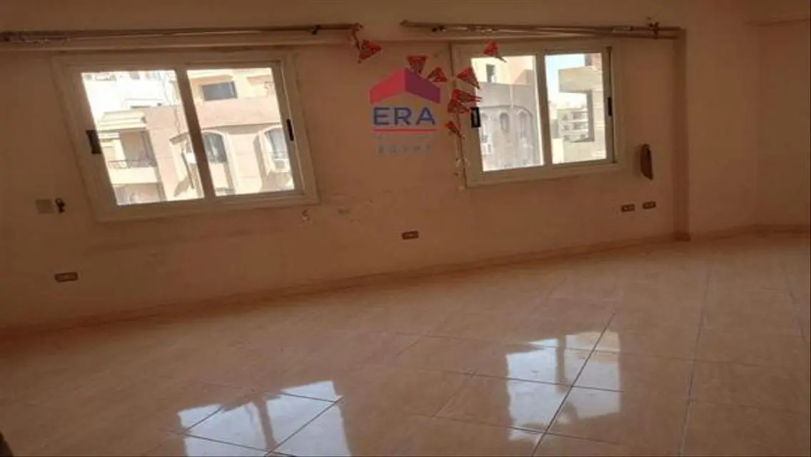شقة فاخرة بثلاث غرف نوم للإيجار