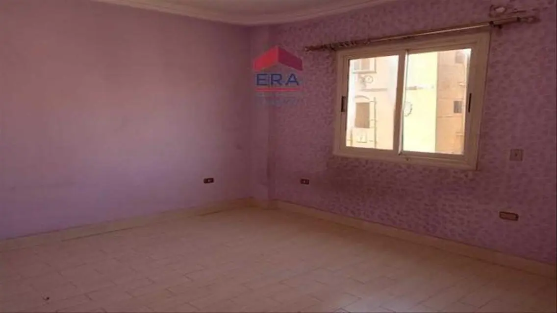 شقة فاخرة بثلاث غرف نوم للإيجار