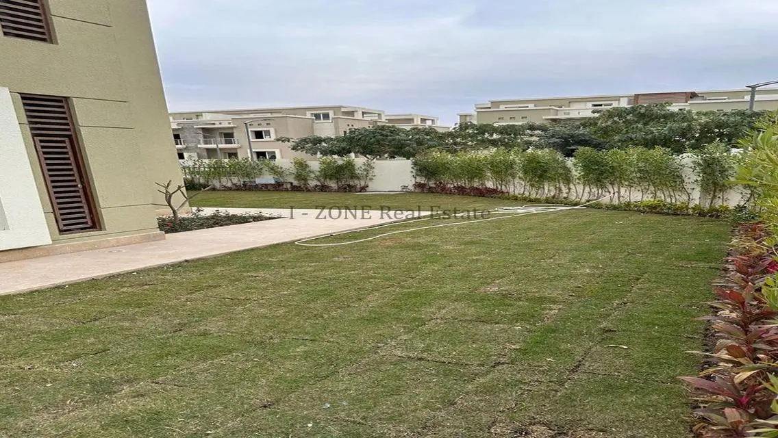 شقة فاخرة في آيزون مع حديقة خاصة