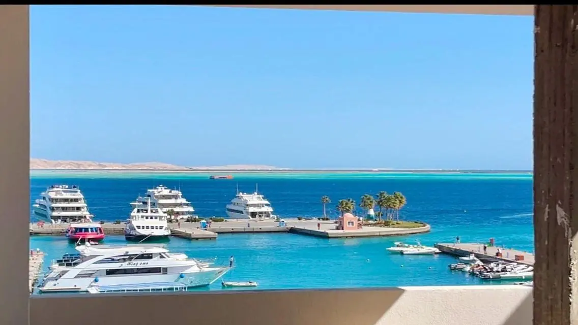 شقة فاخرة مطلة على بحيرات بسعر مميز