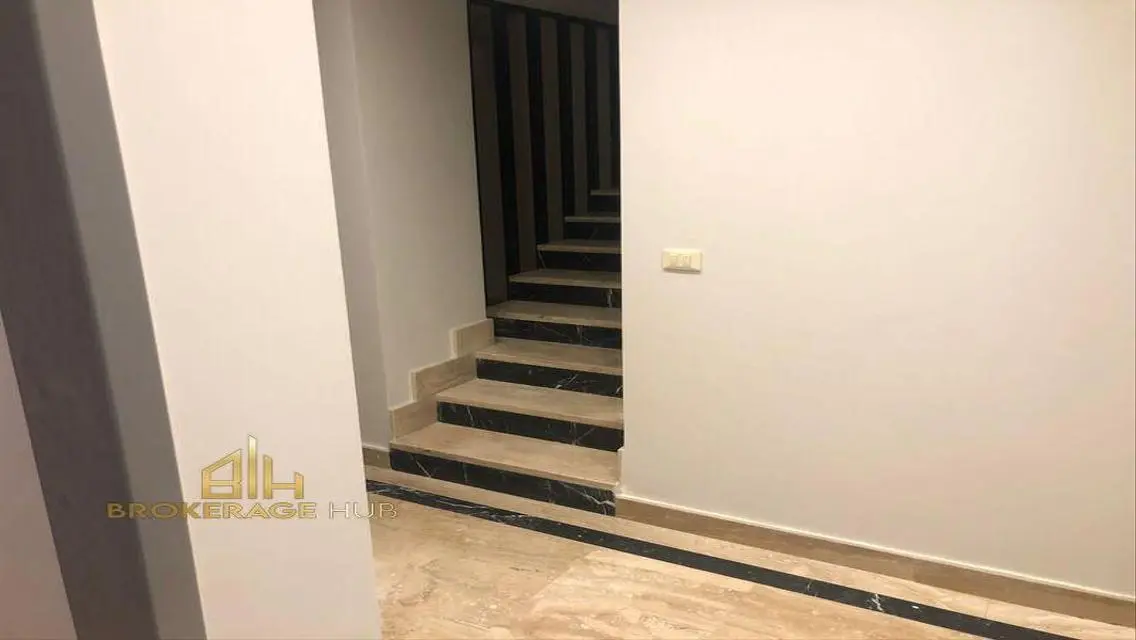 شقة فاخرة بمساحة 320 متر في ميفيدا