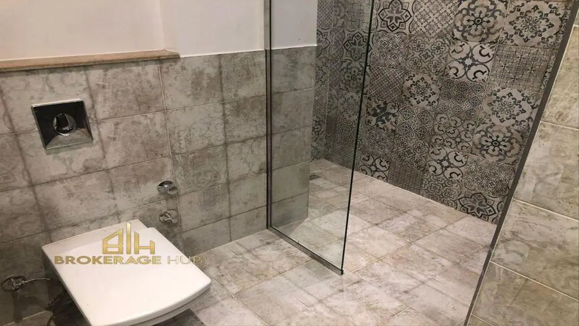 شقة فاخرة بمساحة 320 متر في ميفيدا