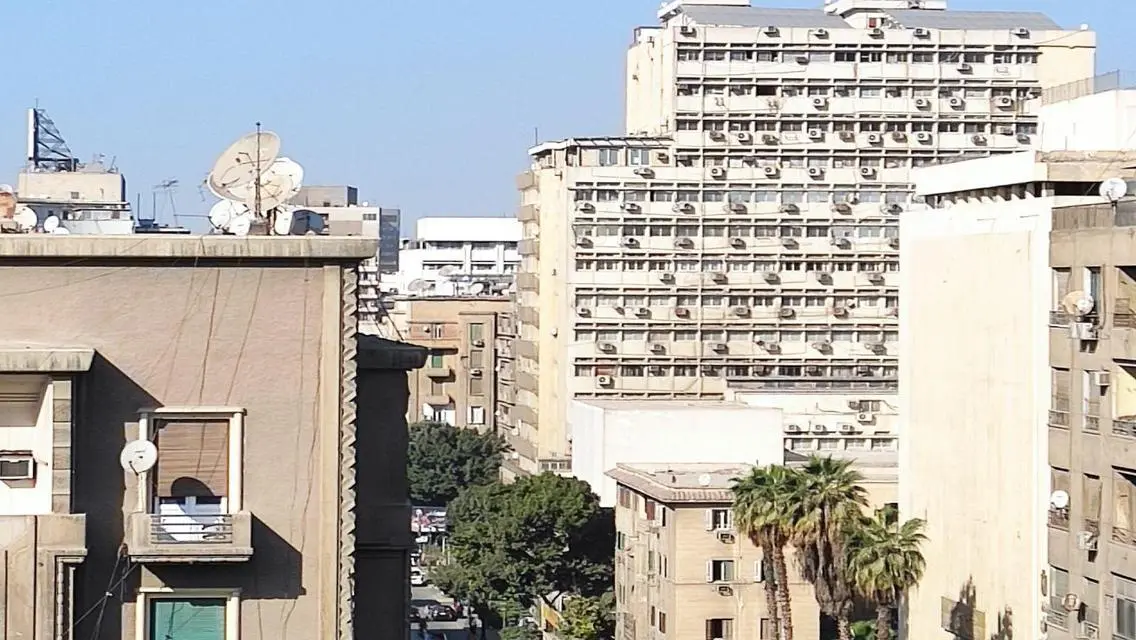 شقة راقية للبيع مع غرفة خادمة
