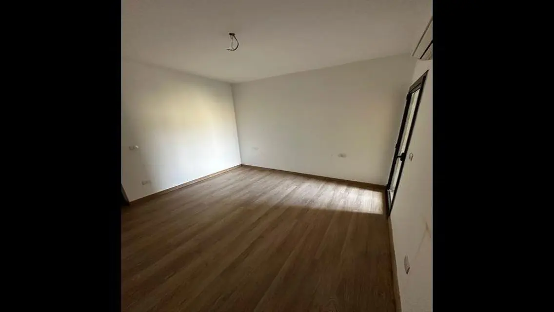 Luxurious Apartment for Rent with Lake View