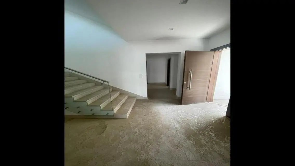 فيلا رائعة مع حديقة خاصة وإطلالة على البحيرات