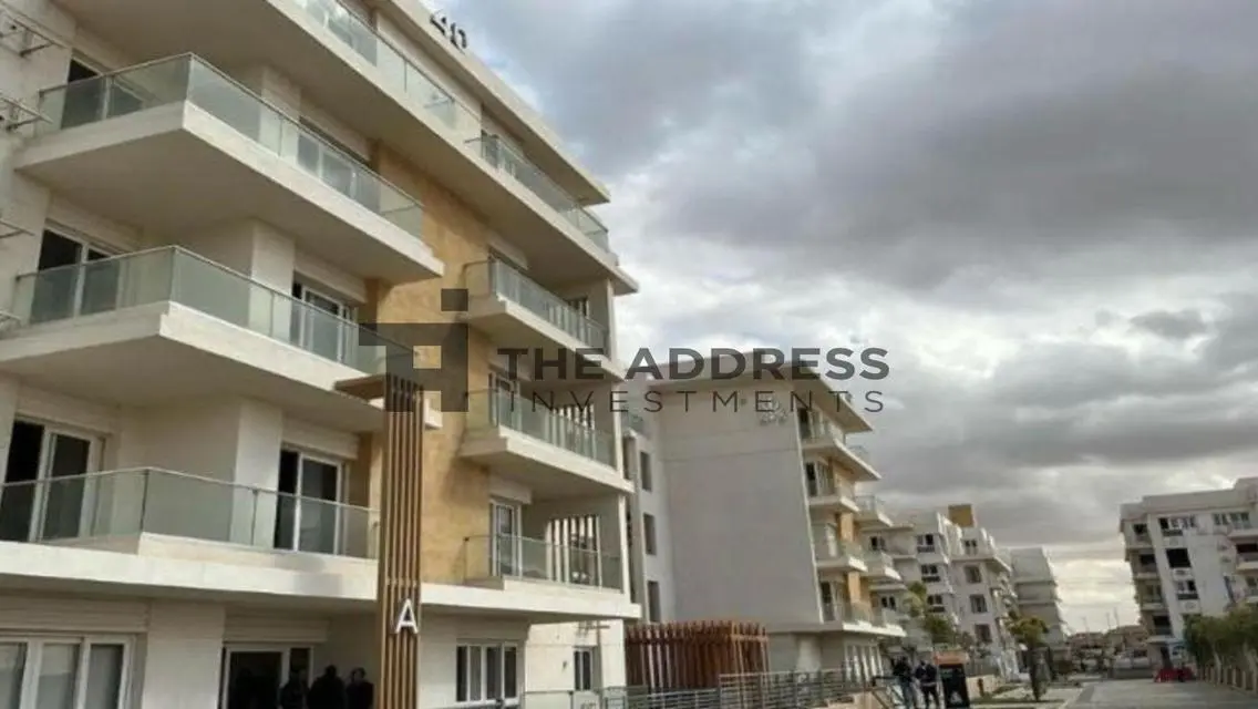 فيلا فاخرة بإطلالة جبلية جميلة